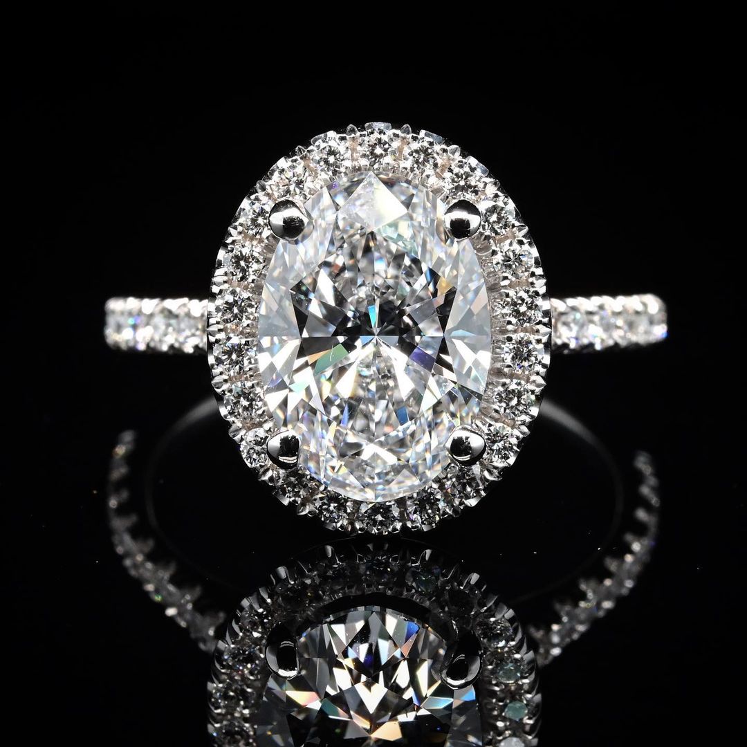 2.0ct-3.0ct Oval Cut Halo Lab Grown Diamond Engagement Ring