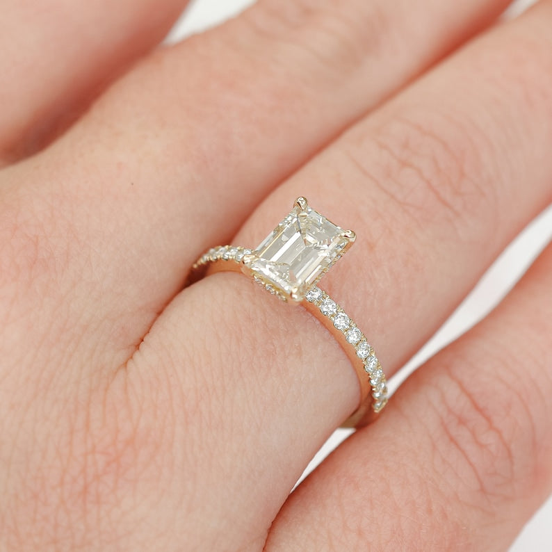 emerald-hidden-halo-g-vs1-diamond-engagement-ring