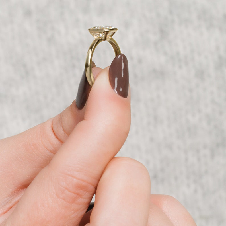 2-01-ct-emerald-bezel-g-vvs2-diamond-engagement-ring