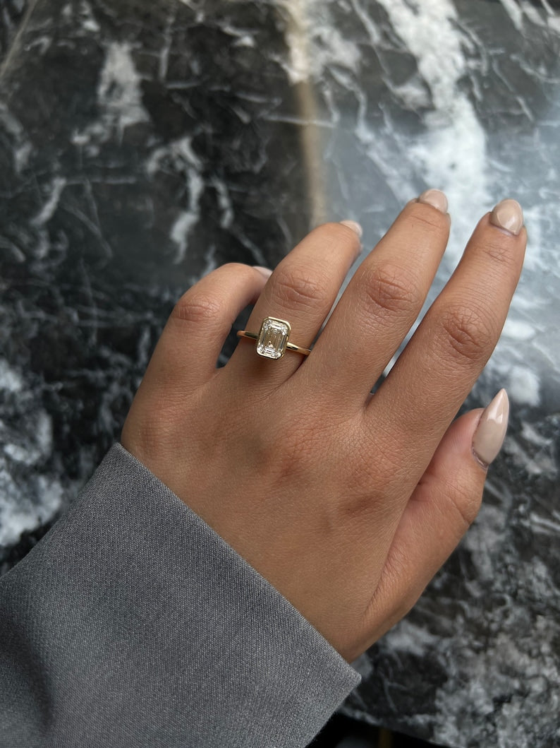 emerald-bezel-cvd-g-vs2-diamond-engagement-ring