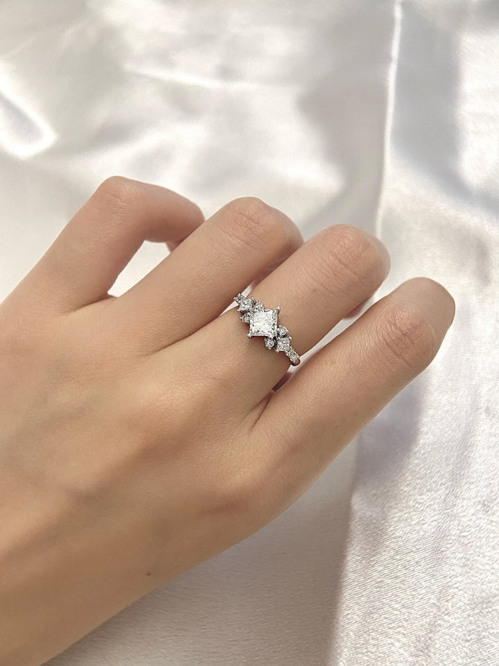 1.0ct-2.0ct Princess Cut Lab Grown Unique Cluster Diamond Engagement Ring