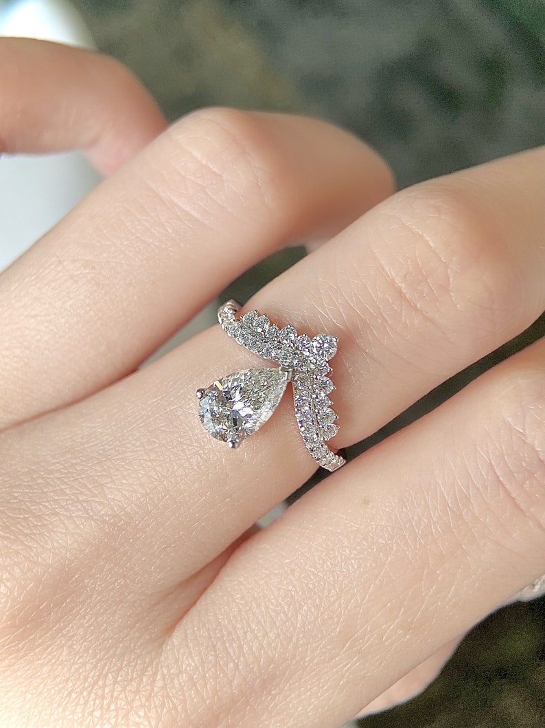 1.0ct-2.0ct Pear Cut Lab Grown Chevron Diamond Engagement Ring