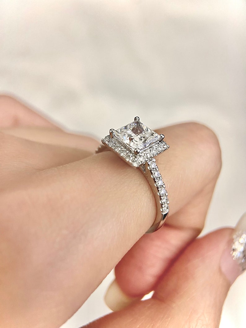 1.50ct-2.50ct Princess Cut Lab Grown Halo Diamond Engagement Ring