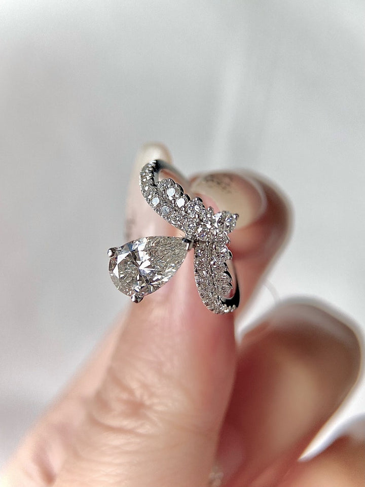 1.0ct-2.0ct Pear Cut Lab Grown Chevron Diamond Engagement Ring