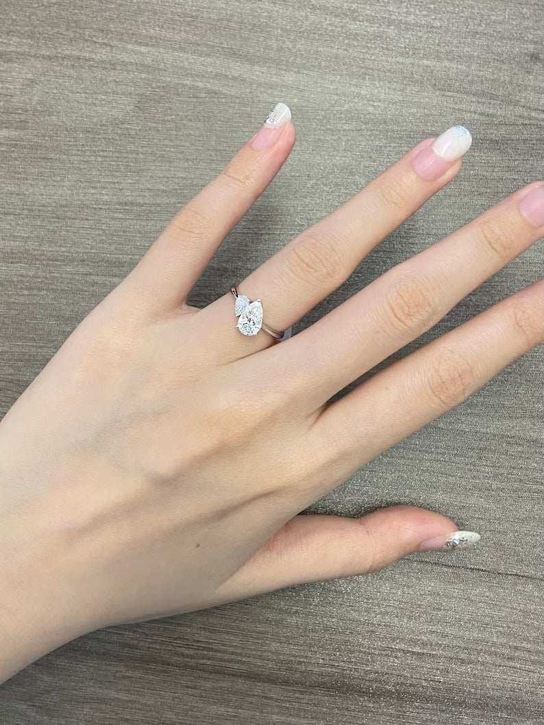 1.0ct-2.0ct Pear Cut Lab Grown Toi Et Moi Diamond Engagement Ring