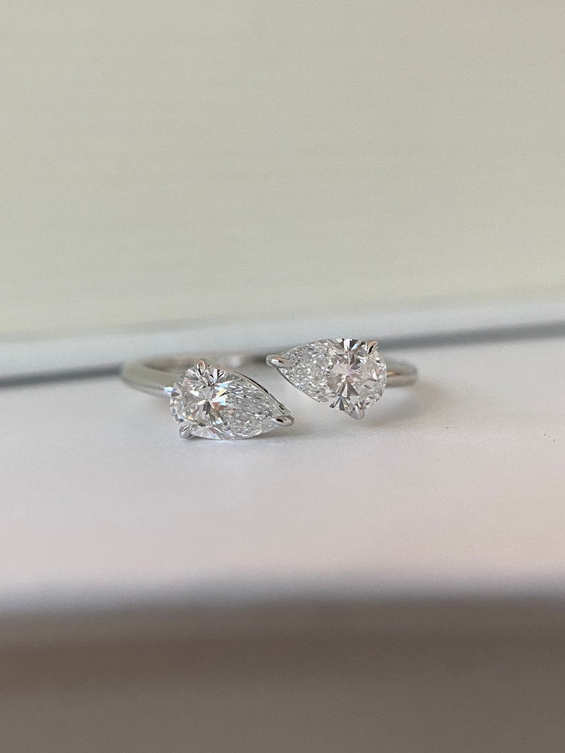 1.0ct-2.0ct Pear Cut Lab Grown Diamond Toi Et Moi Engagement Ring