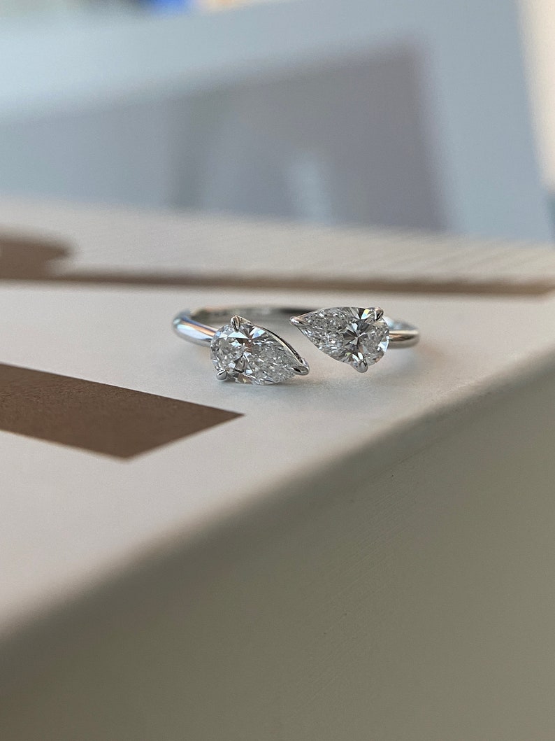 1.0ct-2.0ct Pear Cut Lab Grown Diamond Toi Et Moi Engagement Ring
