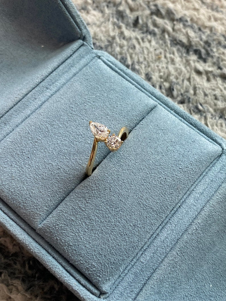 1.0ct-2.0ct Pear & Round Cut Lab Grown Diamond Toi Et Moi Engagement Ring