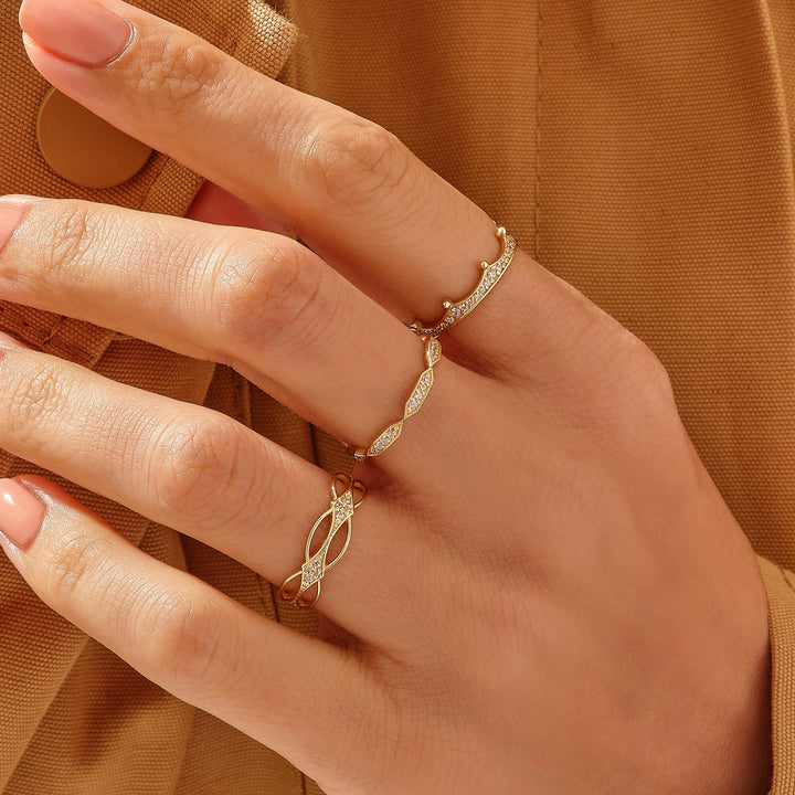 Round Cut Moissanite CVD Diamond Crown Wedding Band in Solid Gold