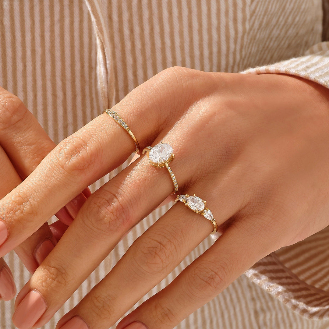 Round Cut Lab Grown Diamond Wedding Band Gift in 10K Gold