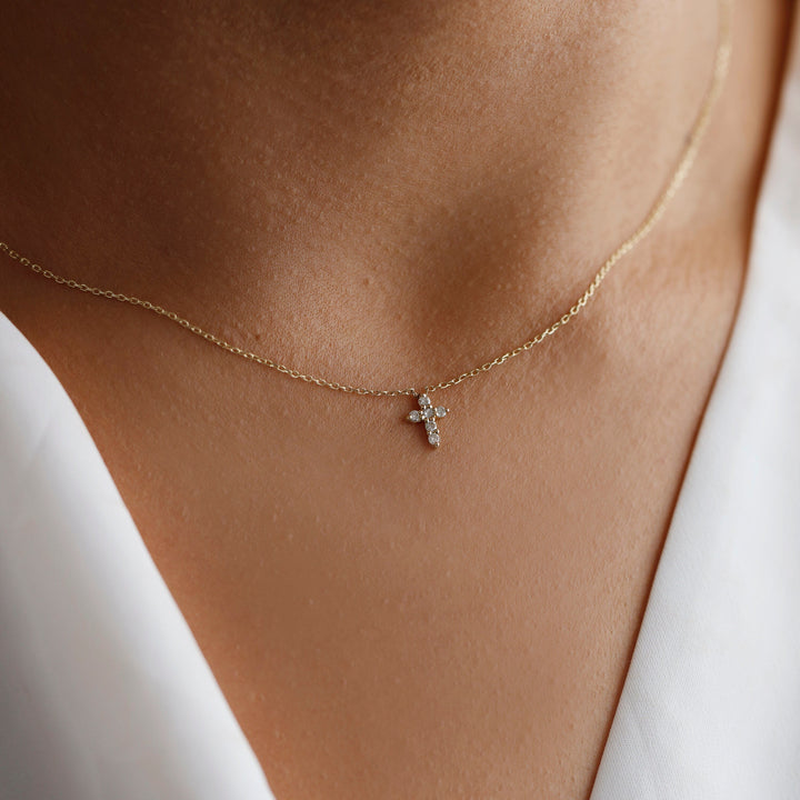 Round Cut Cross Diamond Lab Grown Necklace In 18K Gold