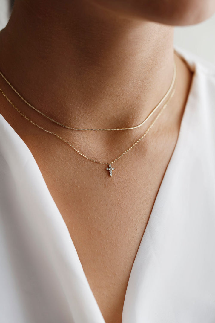 Round Cut Cross Diamond Lab Grown Necklace In 18K Gold