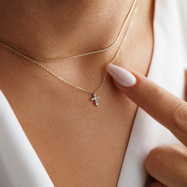 Round Cut Cross Diamond Lab Grown Necklace In 18K Gold