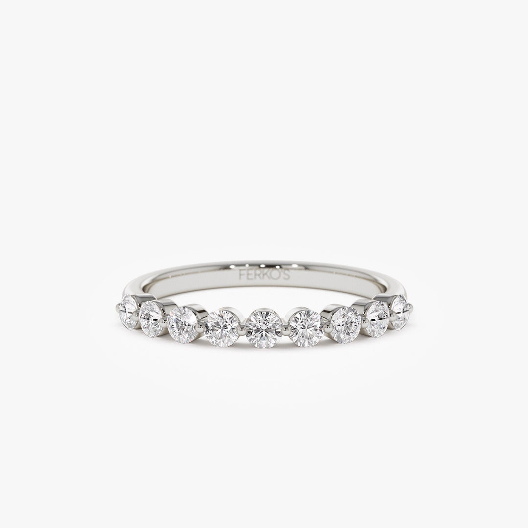 Round CVD Diamond Shared Prong Wedding Band in Gold