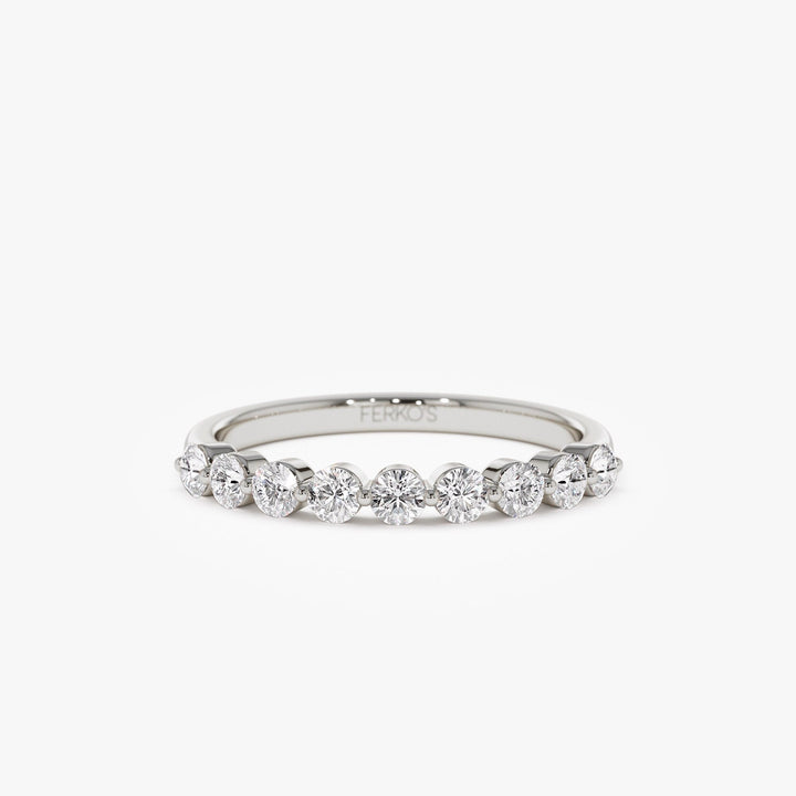 Round CVD Diamond Shared Prong Wedding Band in Gold