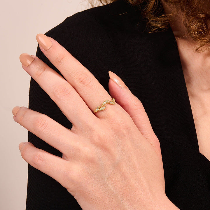 Round Cut CVD Diamond Leaf Wedding Band in 10K Gold