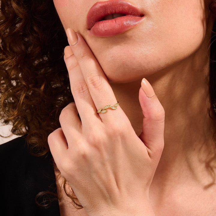 Round Cut CVD Diamond Leaf Wedding Band in 10K Gold