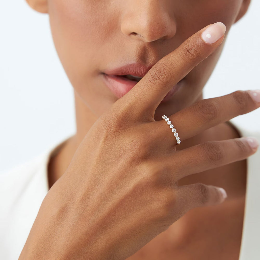 Round CVD Diamond Shared Prong Wedding Band in Gold