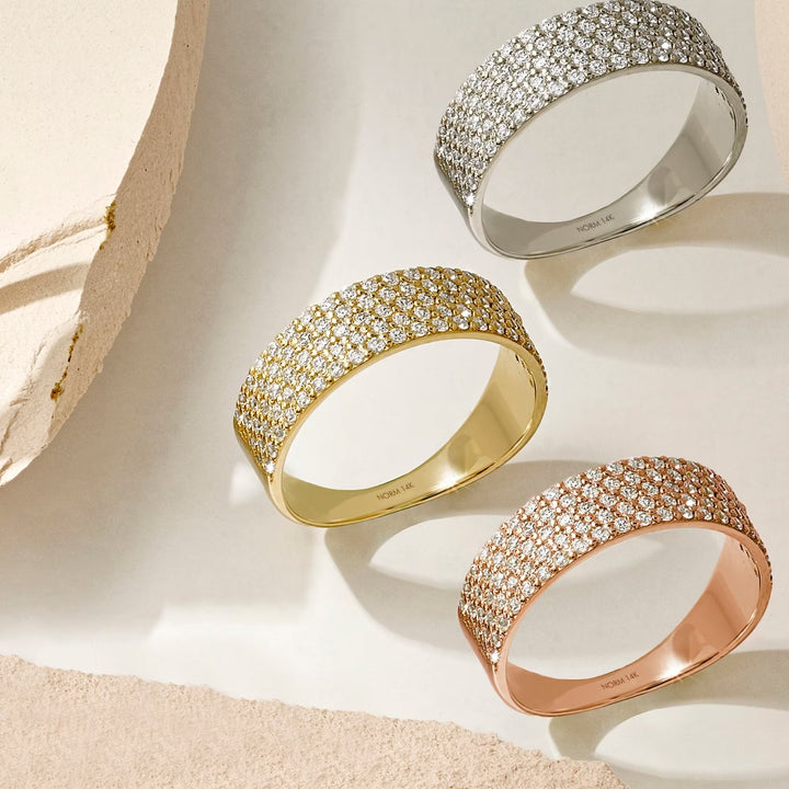 Round Cut Diamond CVD Flat Wedding Band in 18K Gold