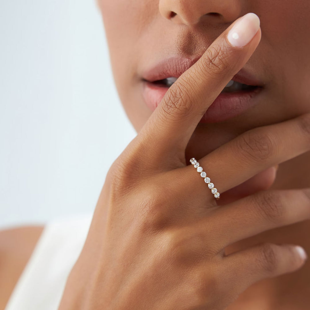 Round CVD Diamond Shared Prong Wedding Band in Gold