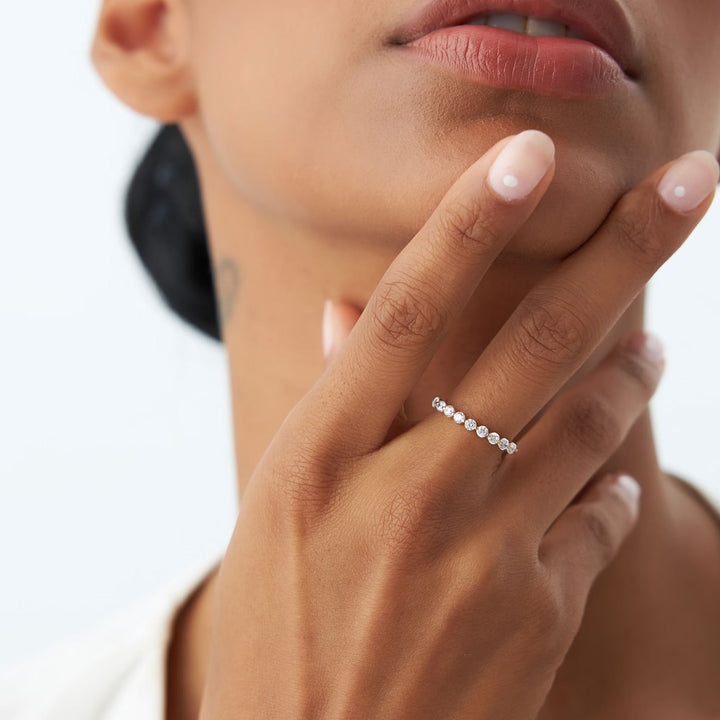 Round CVD Diamond Shared Prong Wedding Band in Gold