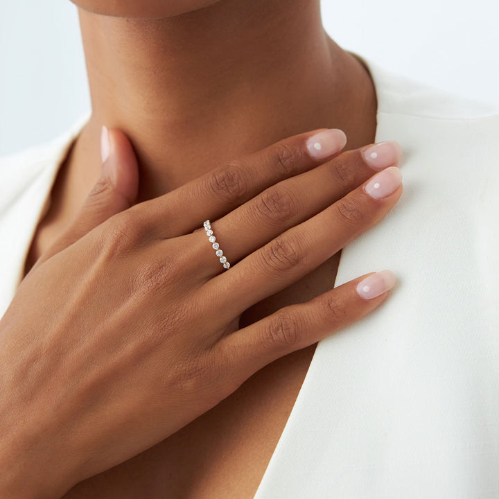 Round CVD Diamond Shared Prong Wedding Band in Gold