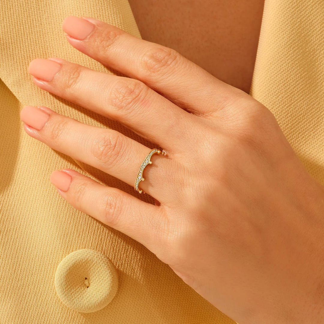 Round Cut Moissanite CVD Diamond Crown Wedding Band in Solid Gold