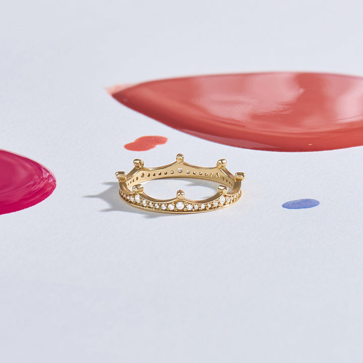 Round Cut Moissanite CVD Diamond Crown Wedding Band in Solid Gold