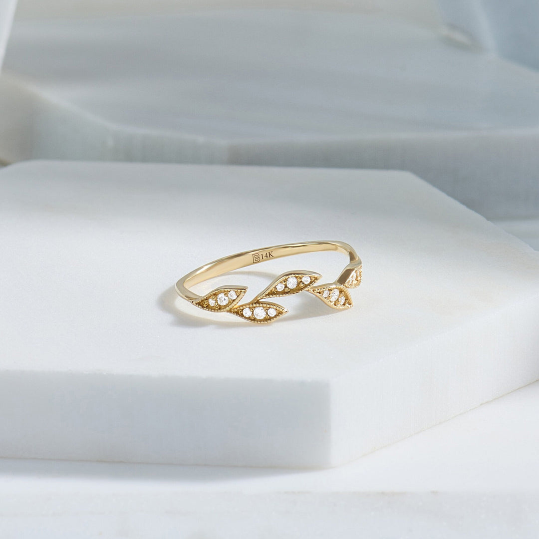 Round Cut CVD Diamond Leaf Wedding Band in 10K Gold