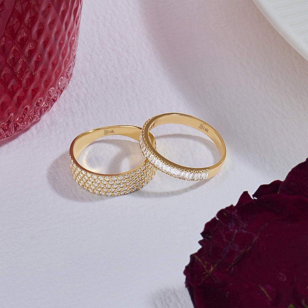 Round Cut Diamond CVD Flat Wedding Band in 18K Gold