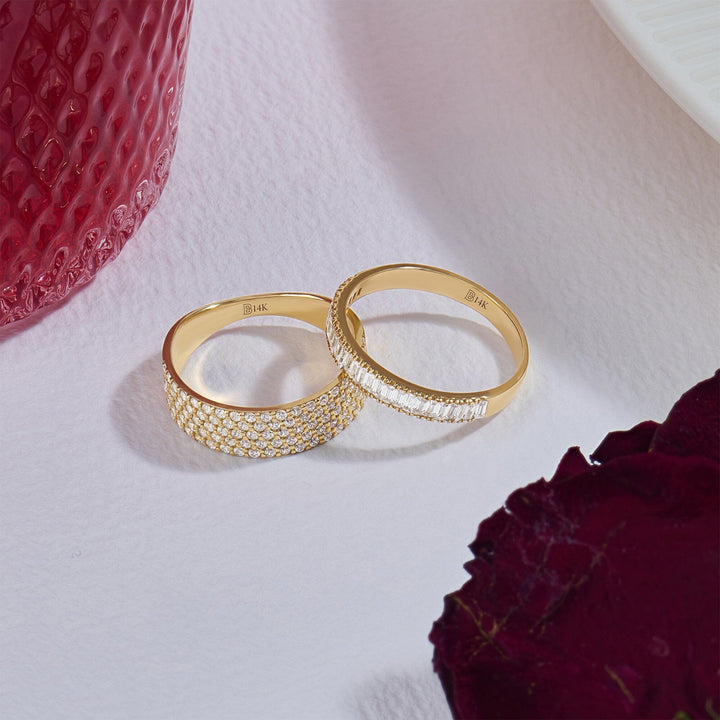 Round Cut Diamond CVD Flat Wedding Band in 18K Gold