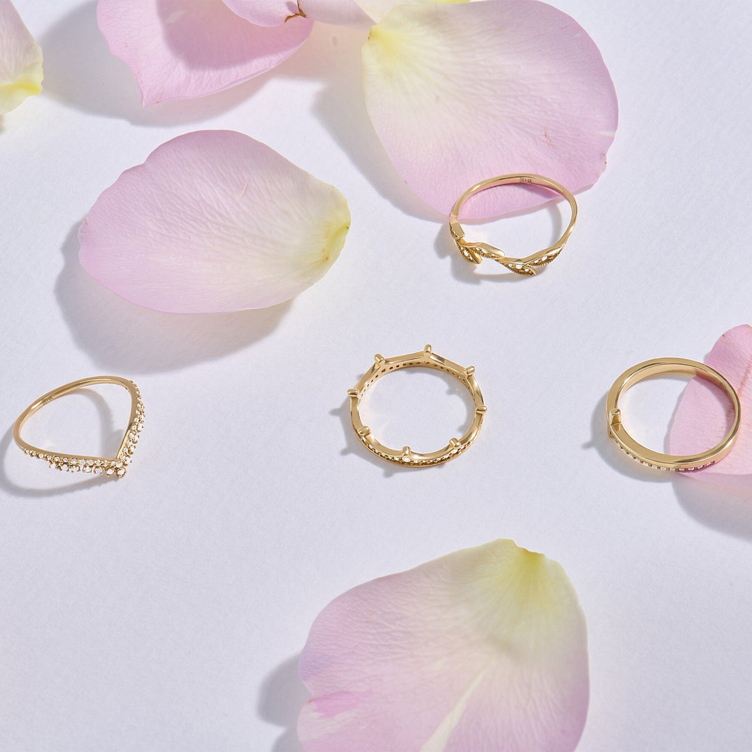 Round Cut CVD Diamond Leaf Wedding Band in 10K Gold