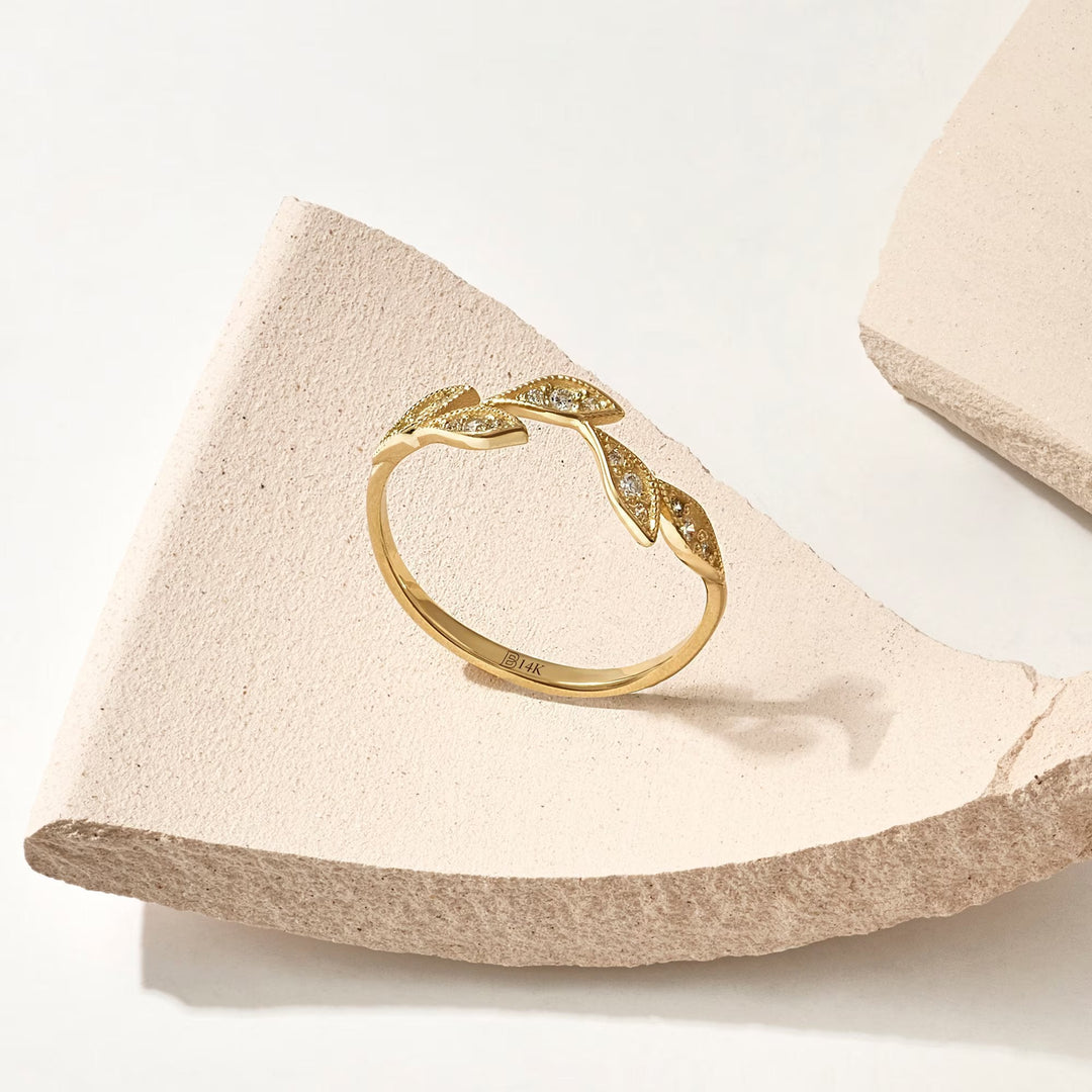 Round Cut CVD Diamond Leaf Wedding Band in 10K Gold