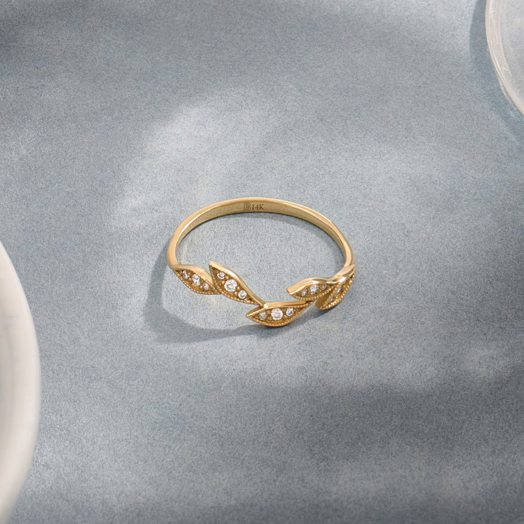 Round Cut CVD Diamond Leaf Wedding Band in 10K Gold