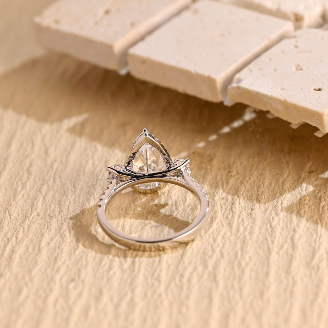 1.50ct-2.50ct Pear Cut Halo Lab Grown Diamond Cluster Engagement Ring