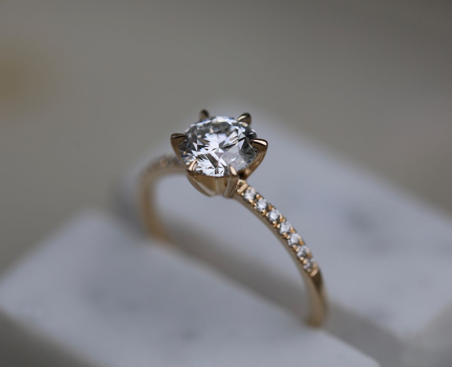 round-solitaire-cvd-e-vs1-diamond-engagement-ring-2