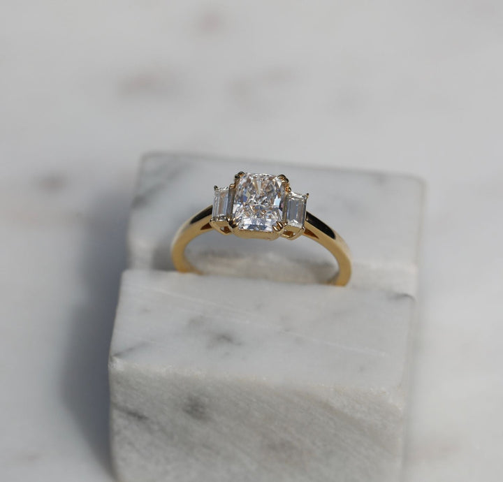 radiant-3-stones-cvd-e-vs1-diamond-engagement-ring