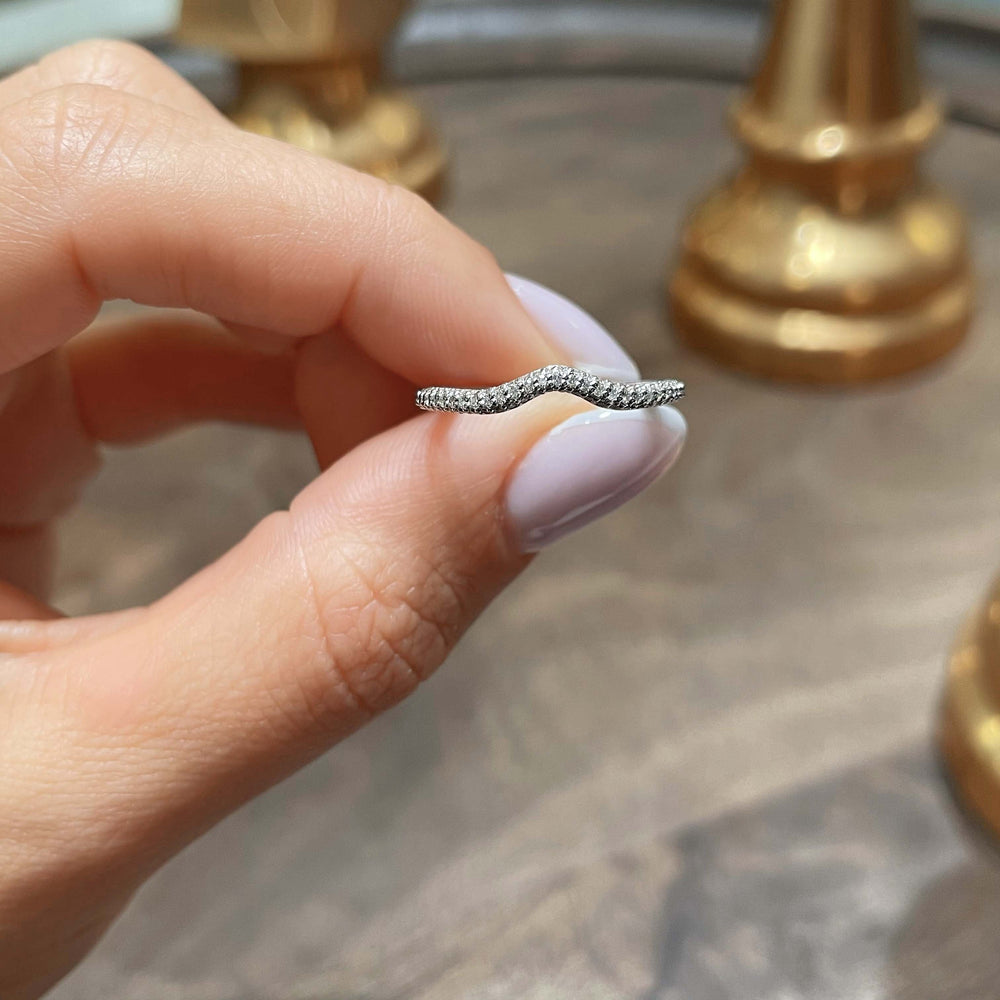 round-curved-cvd-ef-vvs-diamond-wedding-band