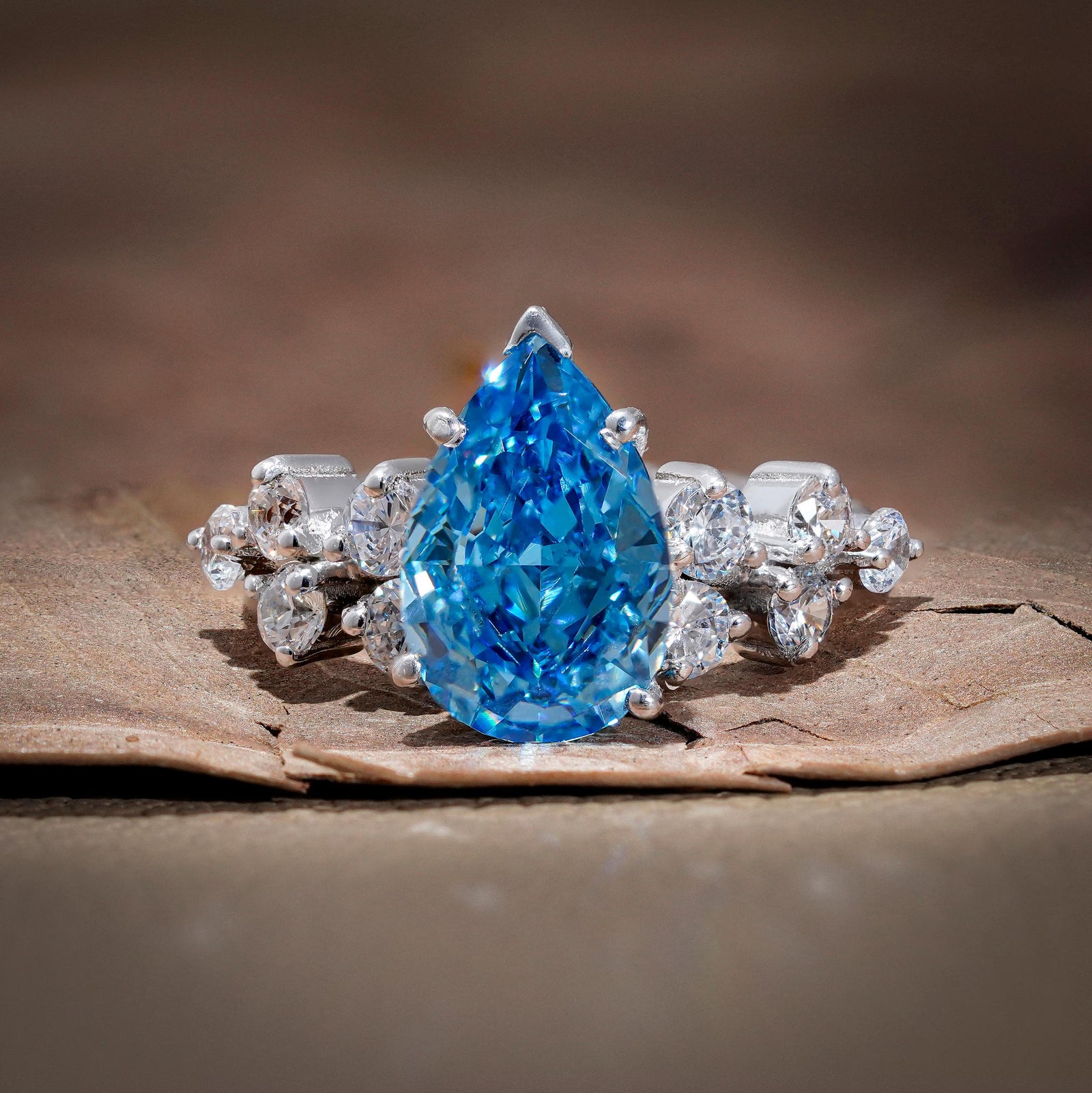 18k white gold blue diamond, platinum blue pear ring, 3.0ct pear shape, 