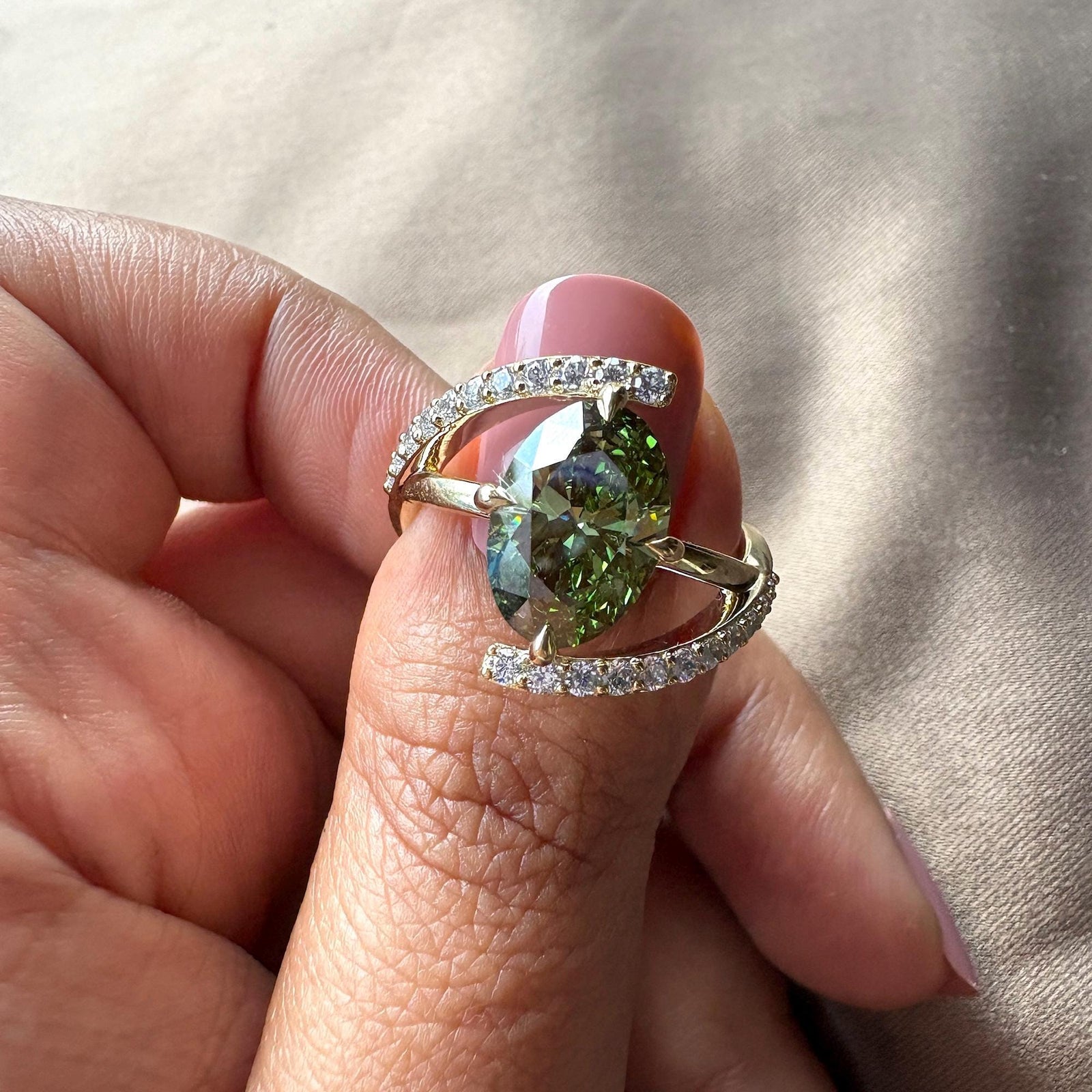 Green Oval Cut Lab DiamondFancy Green Engagement Ring2.90CT Oval Green DiamondGreen Lab Grown Diamond Ring