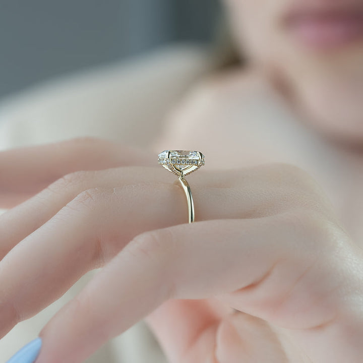 3.0CT Oval Lab Grown F/VS2 Diamond Solitaire Engagement Ring