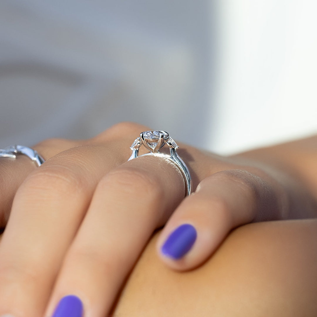 oval-f-vs1-cvd-diamond-three-stones-engagement-ring