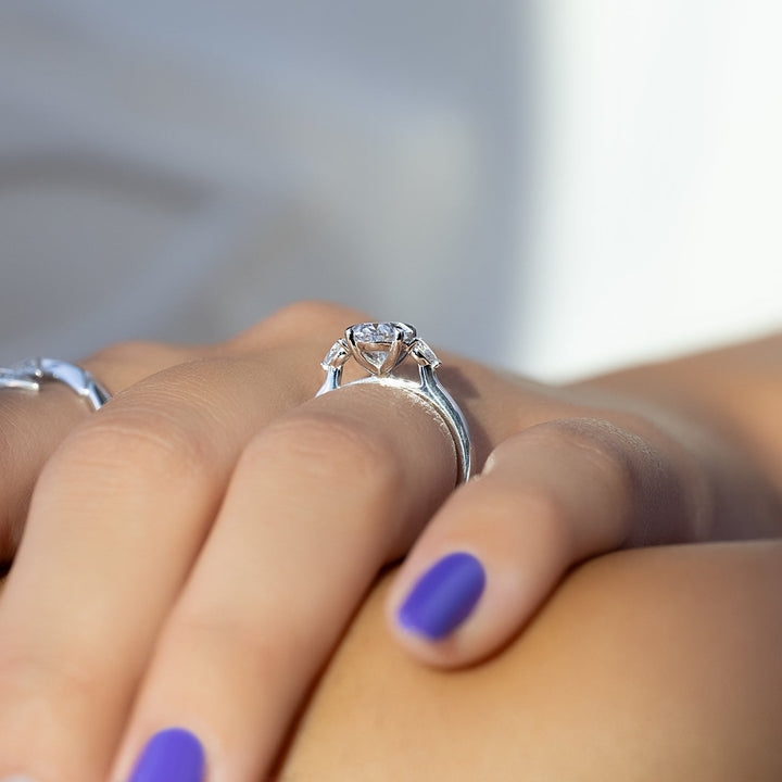 oval-f-vs1-cvd-diamond-three-stones-engagement-ring
