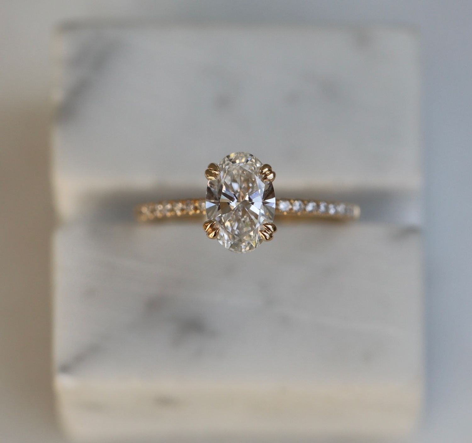 oval-solitaire-cvd-e-vs1-diamond-engagement-ring