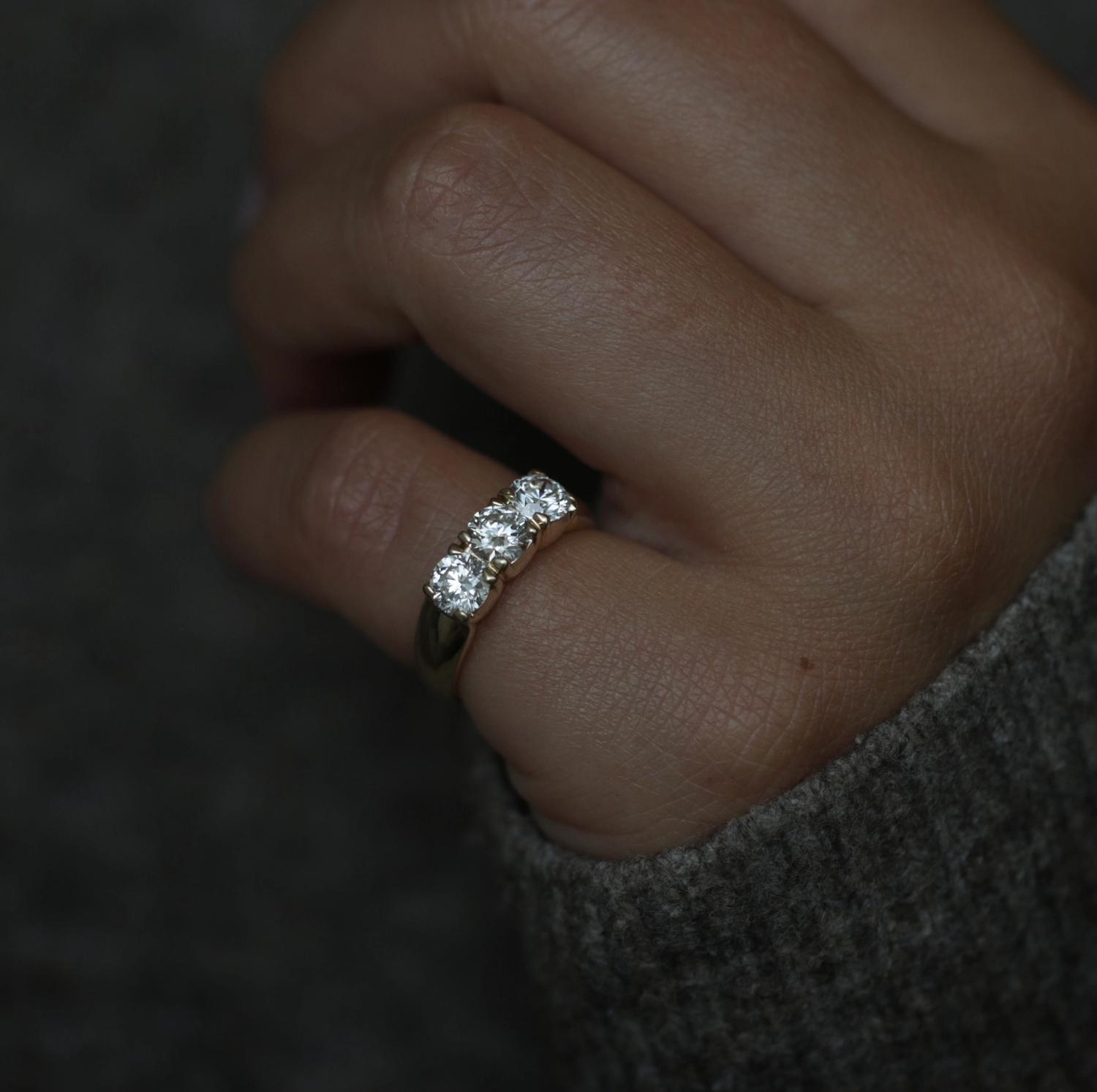 1-50-ct-round-three-stones-cvd-ef-vs-diamond-wedding-band