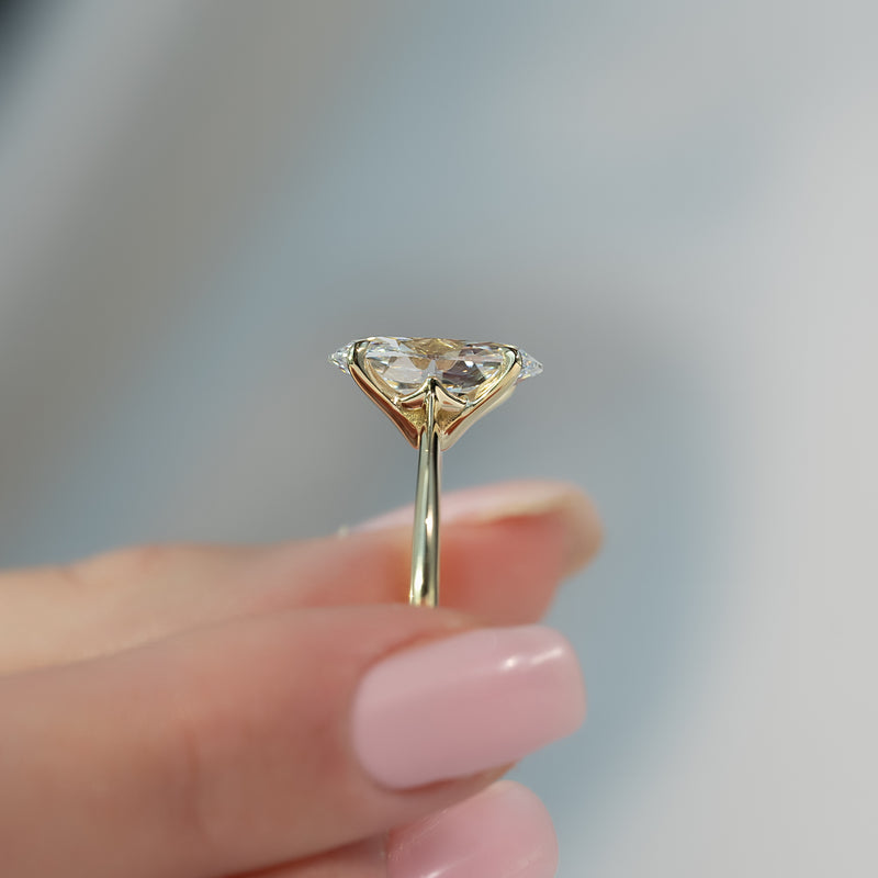 3.50CT Oval Lab Grown F/VS2 Unique Solitaire Diamond Engagement Ring