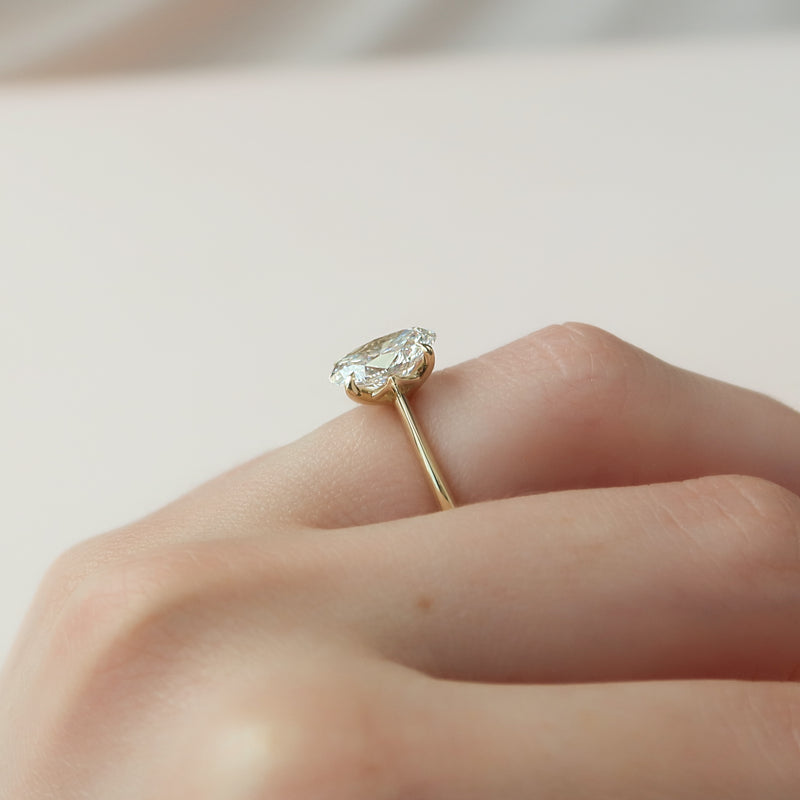 3.50CT Oval Lab Grown F/VS2 Unique Solitaire Diamond Engagement Ring