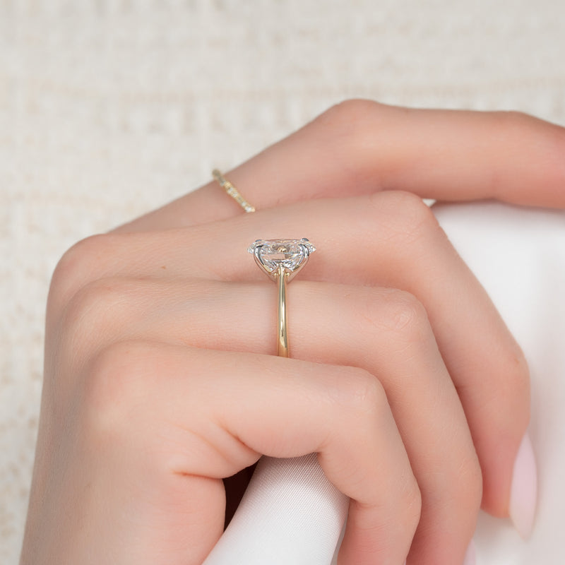 3.50CT Oval Lab Grown F/VS2 Unique Solitaire Diamond Engagement Ring