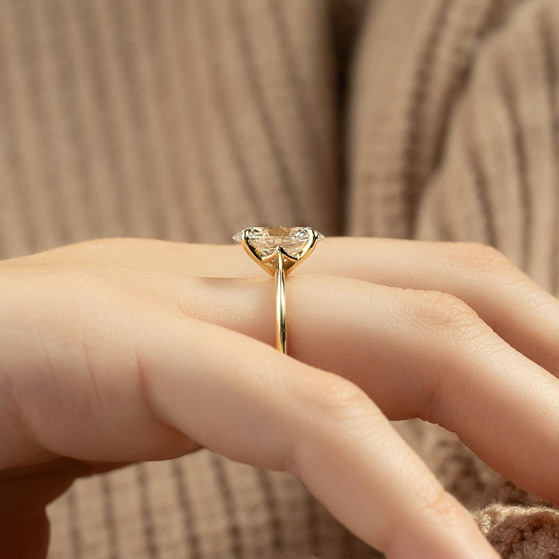 3.50CT Oval Lab Grown F/VS2 Unique Solitaire Diamond Engagement Ring