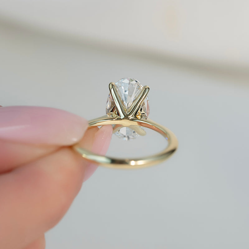 3.50CT Oval Lab Grown F/VS2 Unique Solitaire Diamond Engagement Ring